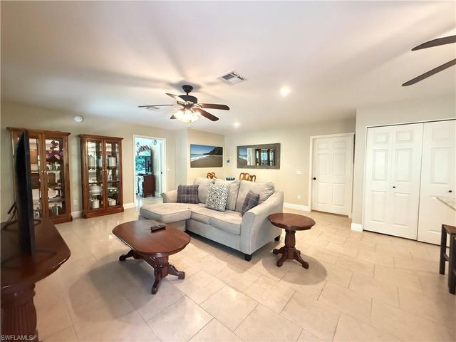 6140 Standing Oaks, Naples, FL 34119