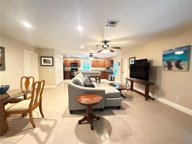 6140 Standing Oaks, Naples, FL 34119