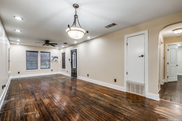 419 Moursund Blvd, San Antonio, TX 78221