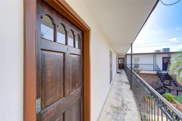 1909 Brun Street 16, Houston, TX 77019