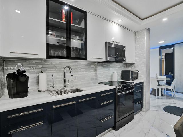 400 Kings Point Dr 314, Sunny Isles Beach, FL 33160