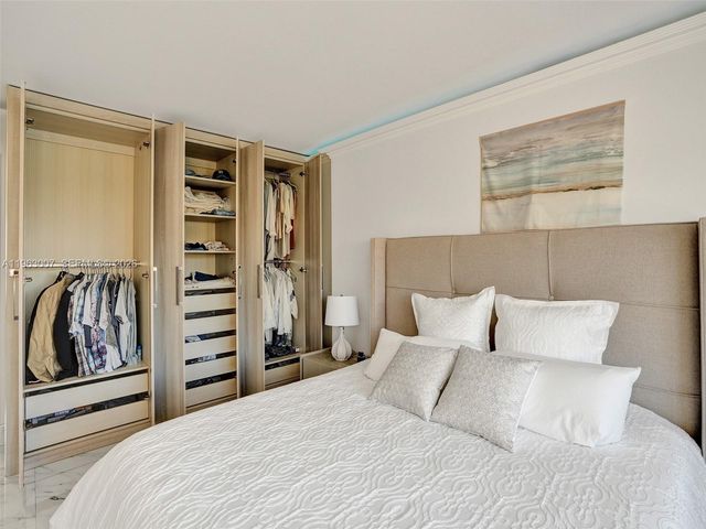 400 Kings Point Dr 314, Sunny Isles Beach, FL 33160