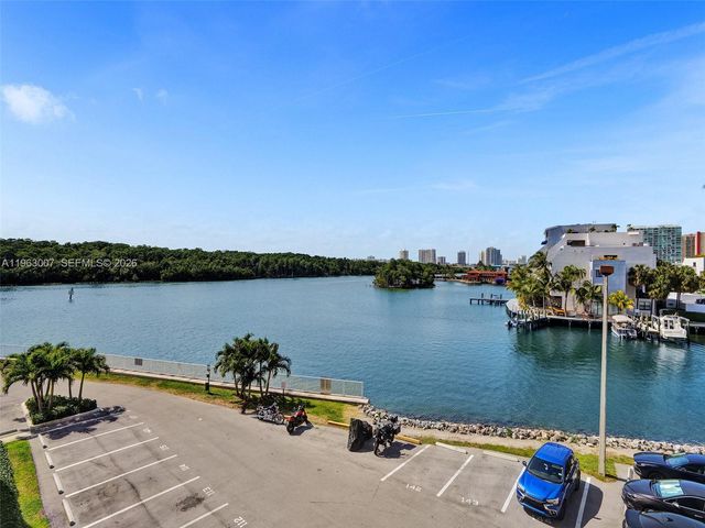 400 Kings Point Dr 314, Sunny Isles Beach, FL 33160