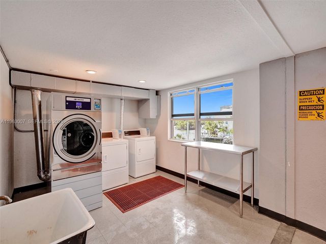 400 Kings Point Dr 314, Sunny Isles Beach, FL 33160