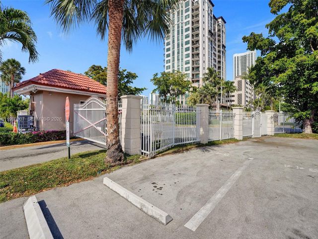 400 Kings Point Dr 314, Sunny Isles Beach, FL 33160