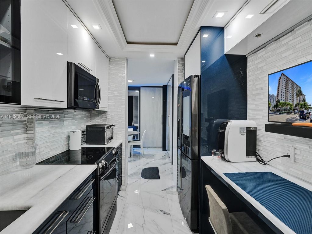 400 Kings Point Dr 314, Sunny Isles Beach, FL 33160