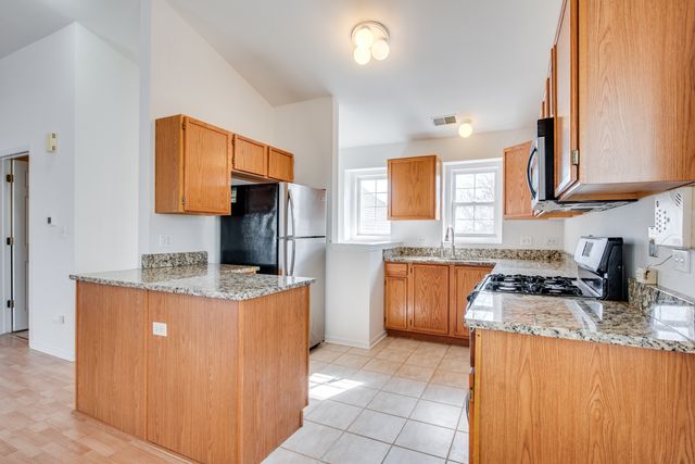 2611 Cedar Glade Drive 204, Naperville, IL 60564
