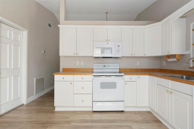 491 ST TROPEZ CIRCLE NE, St Petersburg, FL 33703