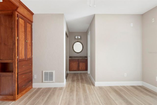 491 ST TROPEZ CIRCLE NE, St Petersburg, FL 33703