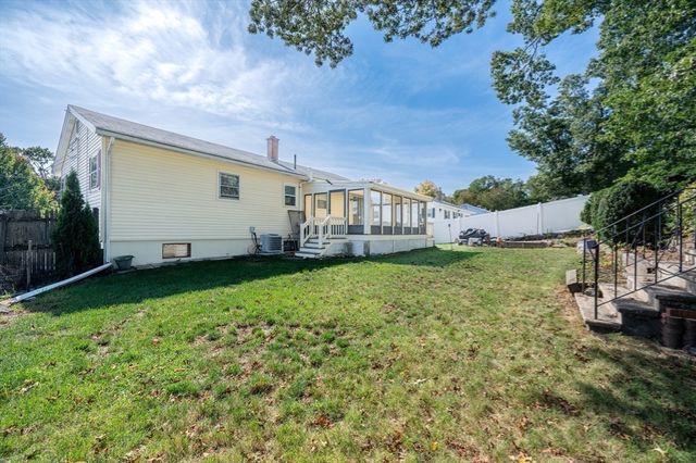 5 Marc Ln, Lawrence, MA 01843