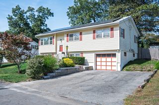 5 Marc Ln, Lawrence, MA 01843