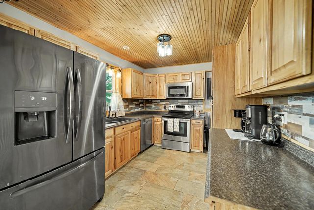 506 E Bond St, Salina, KS 67401