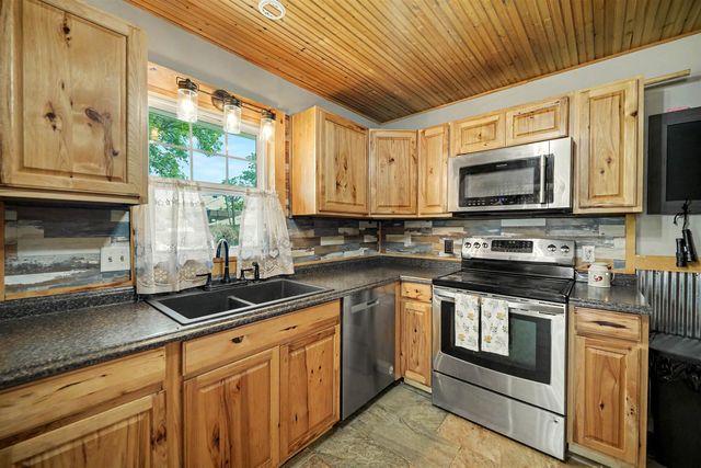 506 E Bond St, Salina, KS 67401