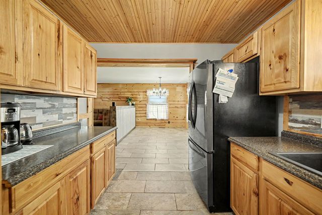 506 E Bond St, Salina, KS 67401