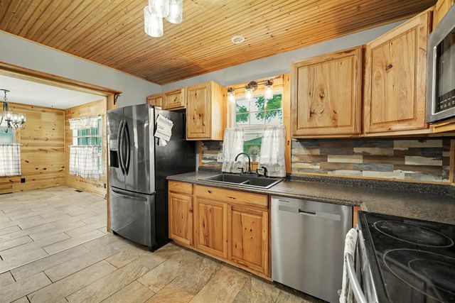 506 E Bond St, Salina, KS 67401