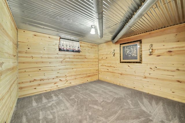 506 E Bond St, Salina, KS 67401