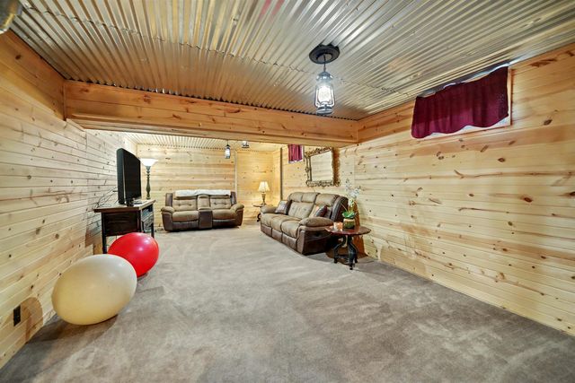 506 E Bond St, Salina, KS 67401