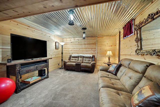506 E Bond St, Salina, KS 67401
