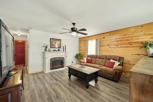 506 E Bond St, Salina, KS 67401