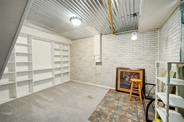 506 E Bond St, Salina, KS 67401
