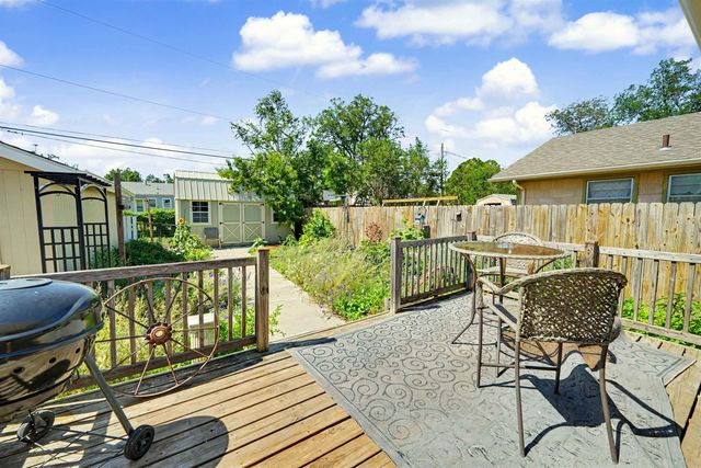 506 E Bond St, Salina, KS 67401