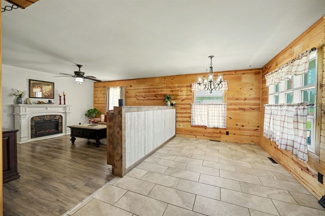 506 E Bond St, Salina, KS 67401