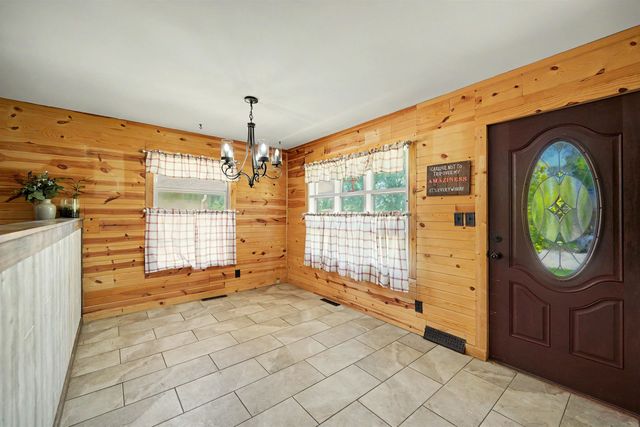 506 E Bond St, Salina, KS 67401