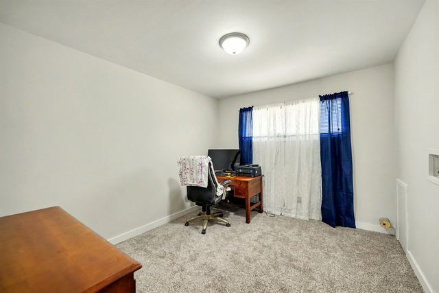 506 E Bond St, Salina, KS 67401