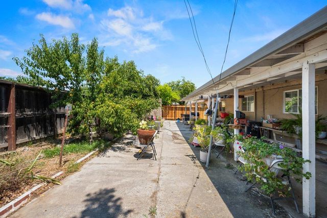 5717 Seyferth Way, Sacramento, CA 95823
