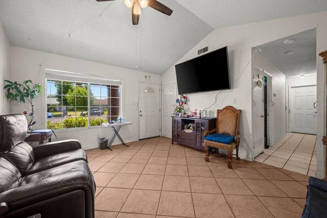 5717 Seyferth Way, Sacramento, CA 95823