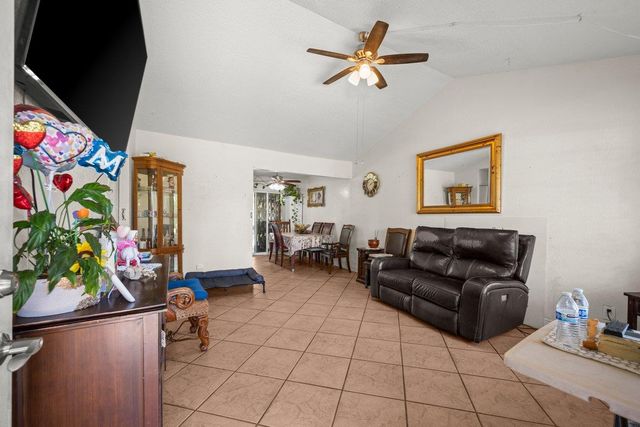 5717 Seyferth Way, Sacramento, CA 95823