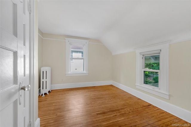 18 Dennis Street, Manhasset, NY 11030