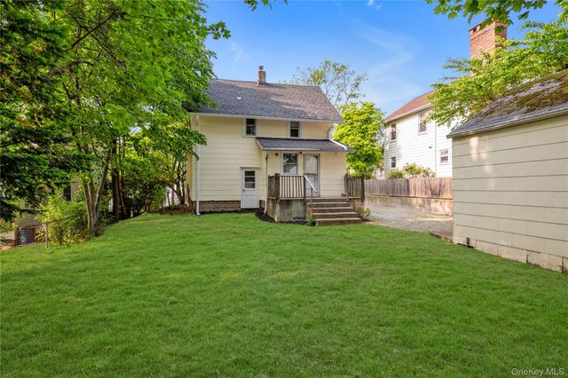 18 Dennis Street, Manhasset, NY 11030