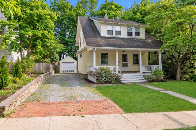 18 Dennis Street, Manhasset, NY 11030