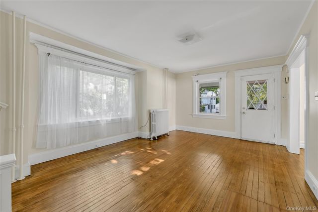 18 Dennis Street, Manhasset, NY 11030