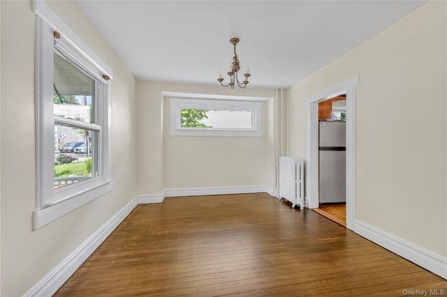 18 Dennis Street, Manhasset, NY 11030