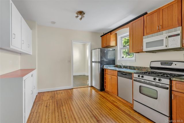 18 Dennis Street, Manhasset, NY 11030