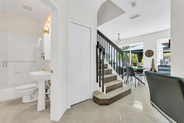 5570 NW 107th Ave 916, Doral, FL 33178