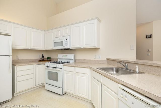 1160 Abbey Court, Westland, MI 48185