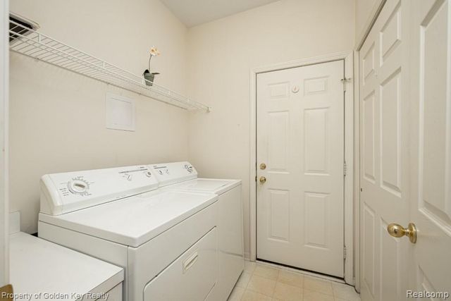 1160 Abbey Court, Westland, MI 48185