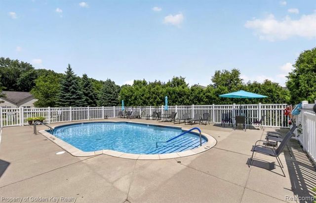 1160 Abbey Court, Westland, MI 48185