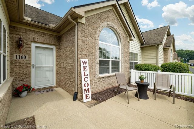 1160 Abbey Court, Westland, MI 48185