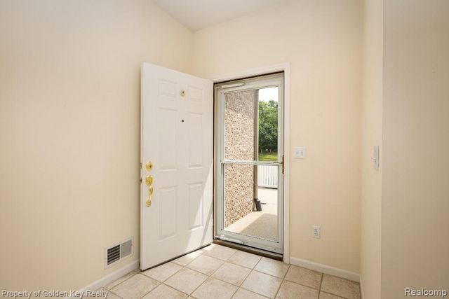 1160 Abbey Court, Westland, MI 48185