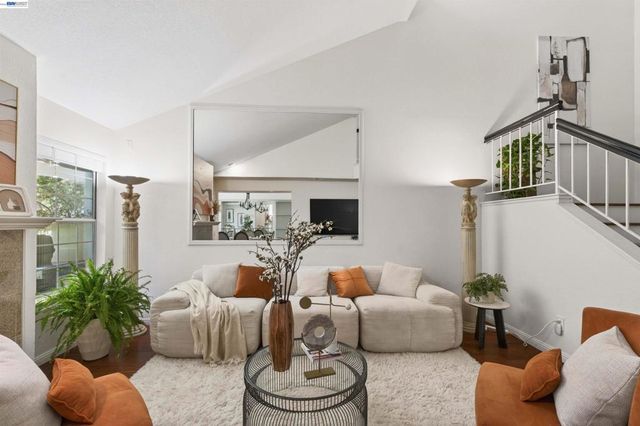 7483 Stonedale Dr, Pleasanton, CA 94588