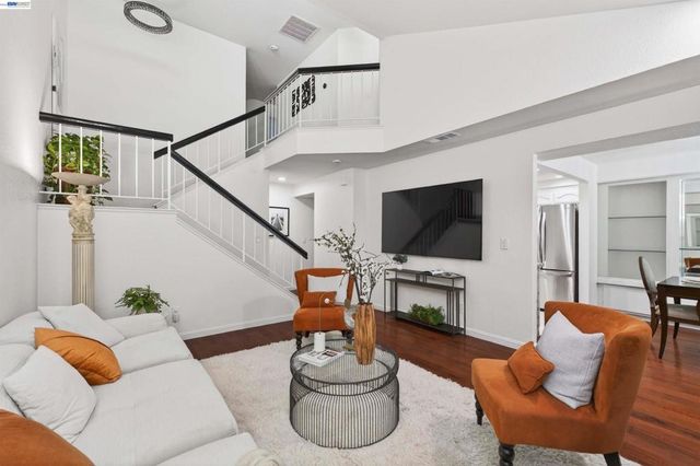 7483 Stonedale Dr, Pleasanton, CA 94588