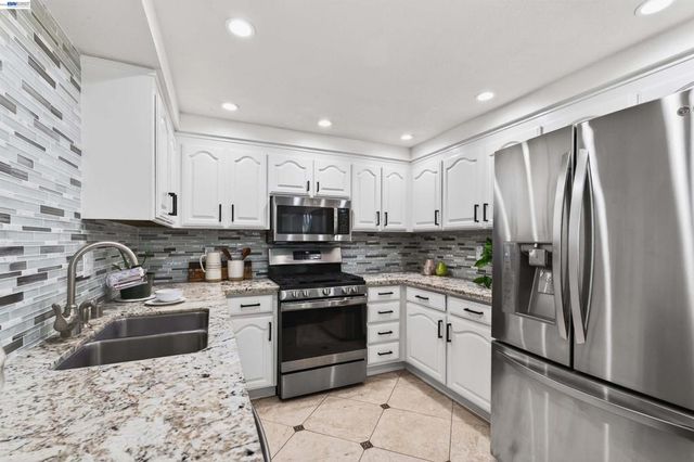 7483 Stonedale Dr, Pleasanton, CA 94588