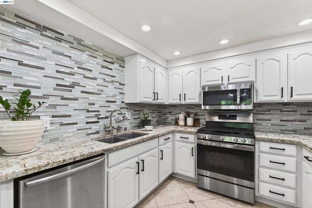 7483 Stonedale Dr, Pleasanton, CA 94588