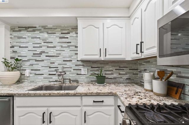 7483 Stonedale Dr, Pleasanton, CA 94588