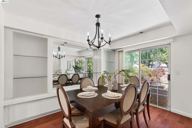 7483 Stonedale Dr, Pleasanton, CA 94588