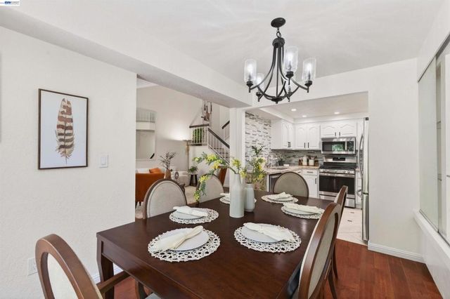 7483 Stonedale Dr, Pleasanton, CA 94588